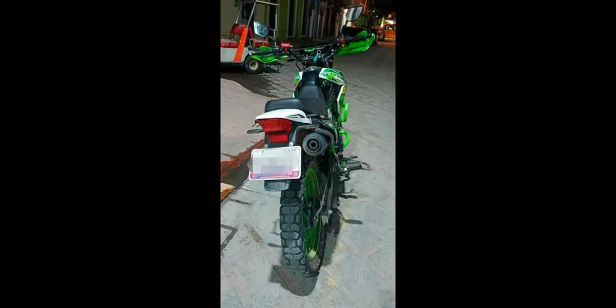 Policías de Huejotzingo recuperan y devuelven motocicleta robada