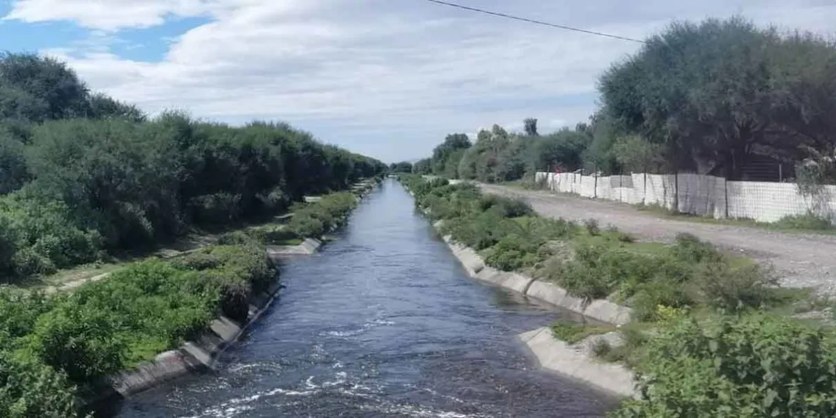 En Tehuacán, cae vehículo con familia al dren de Valsequillo ¡QUÉ SUSTO!