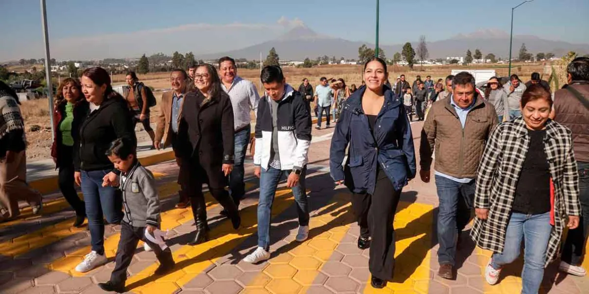 En San Francisco Acatepec, Lupita Cuautle inaugura rehabilitación de calle 