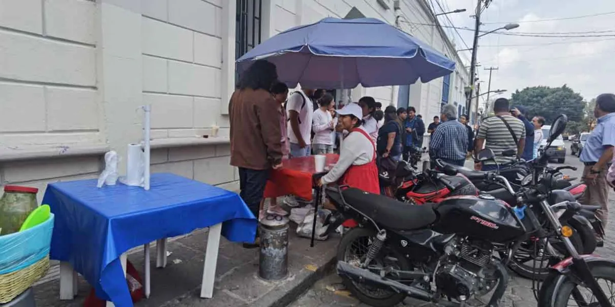 Pide Gobernación a comercio popular liberar el tránsito peatonal