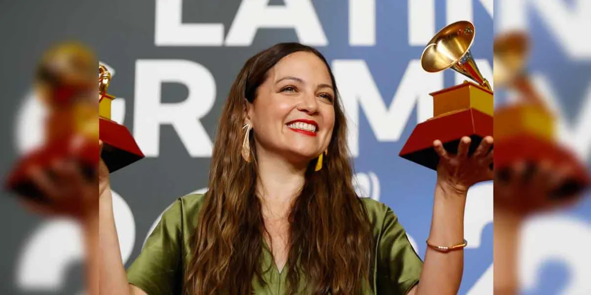 Natalia Lafourcade supera a Shakira al ser ganadora de 18 Latin Grammy