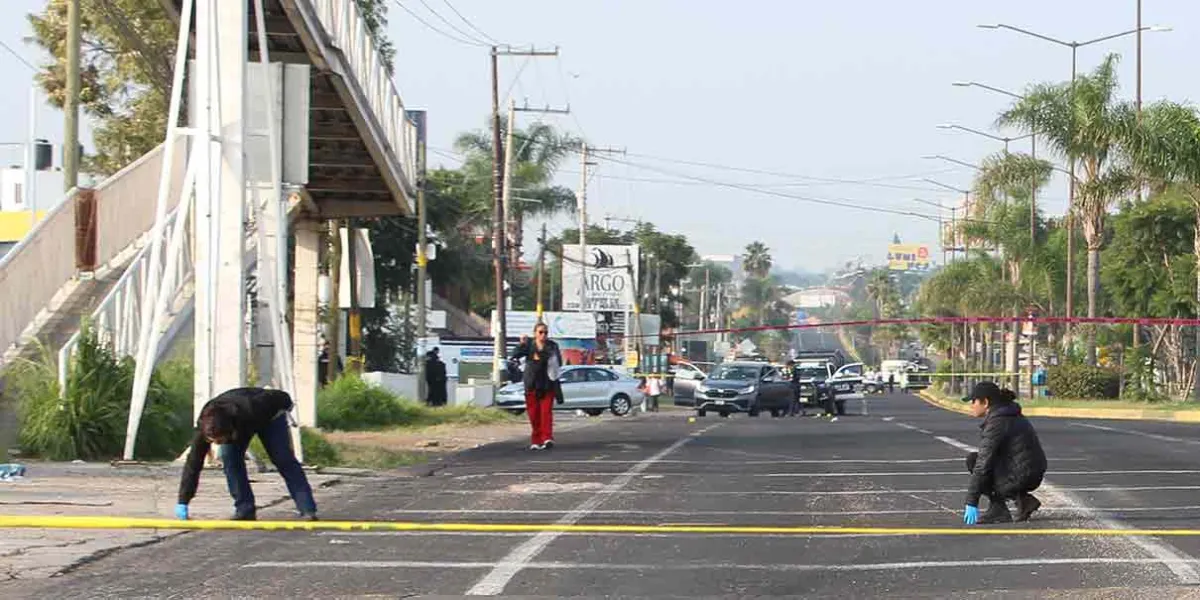 Sicarios asesinaron a paciente en hospital de Atlixco y al salir mataron a dos policías 