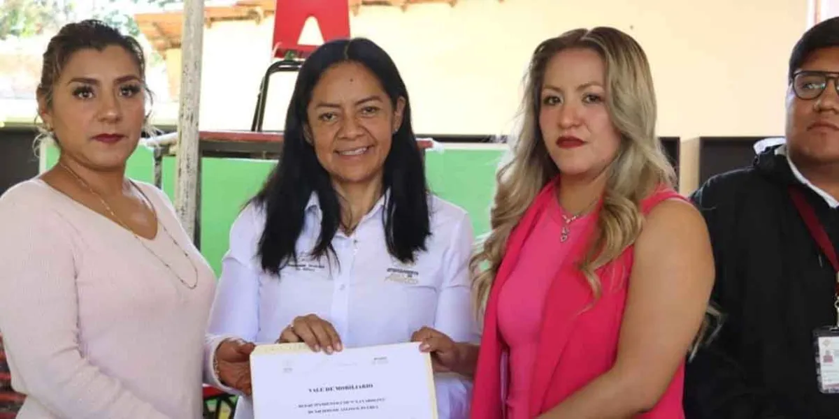 Ariadna Ayala entregó mobiliario a los CAIC de Atlixco