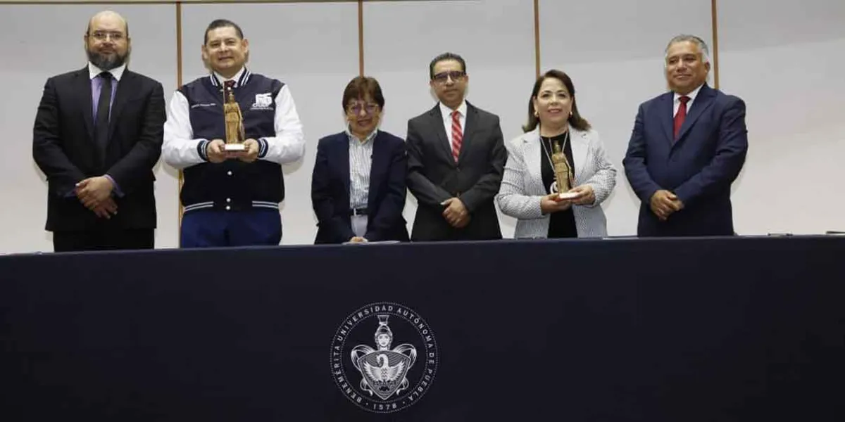 Armenta, orgulloso de ser el primer gobernador con formación en administración pública, egresado de la BUAP