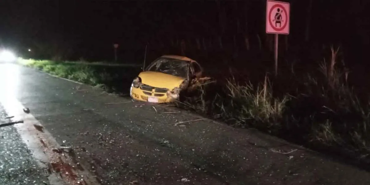 Choque frontal entre autobús y vehículo sobre la Pachuca-Tuxpan; hay 4 heridos