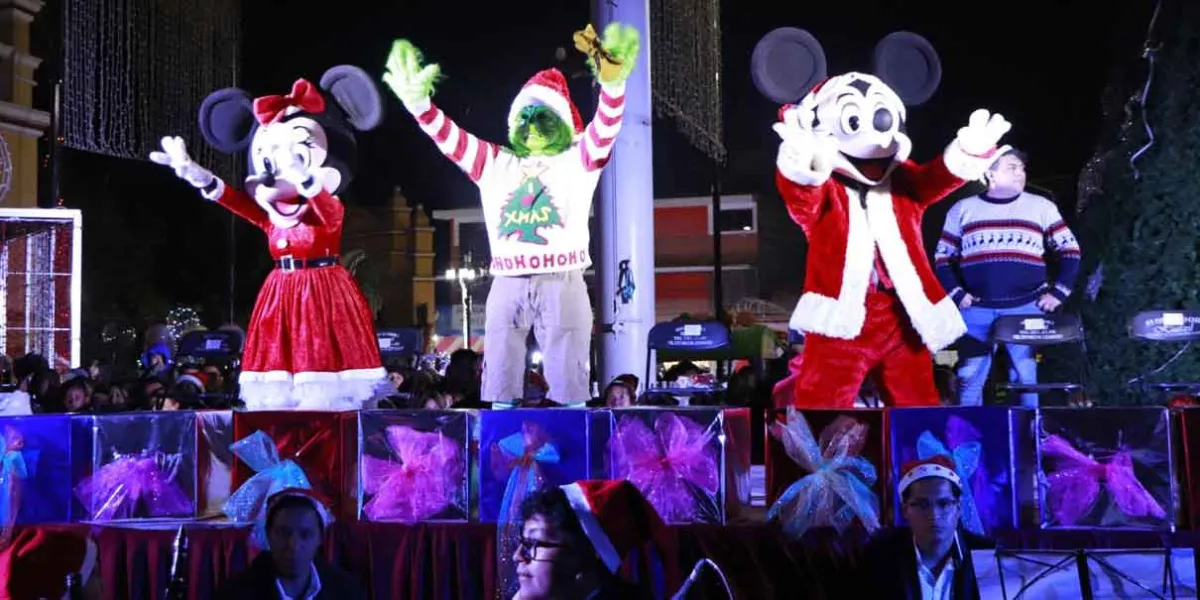 Omar Muñoz enciende la navidad en Cuautlancingo