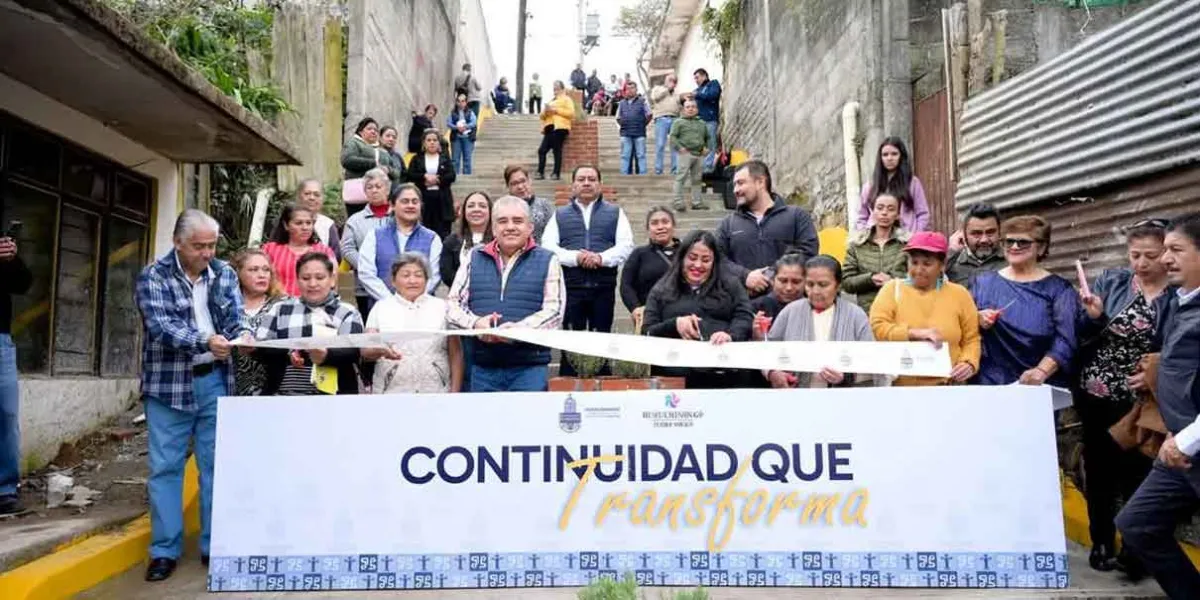 Más obras en Huauchinango; nuevas escalinatas en la colonia Santa Cruz