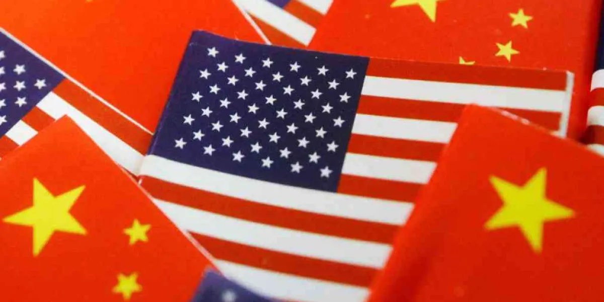 Restringe  China exportaciones a EU como respuesta a Biden 