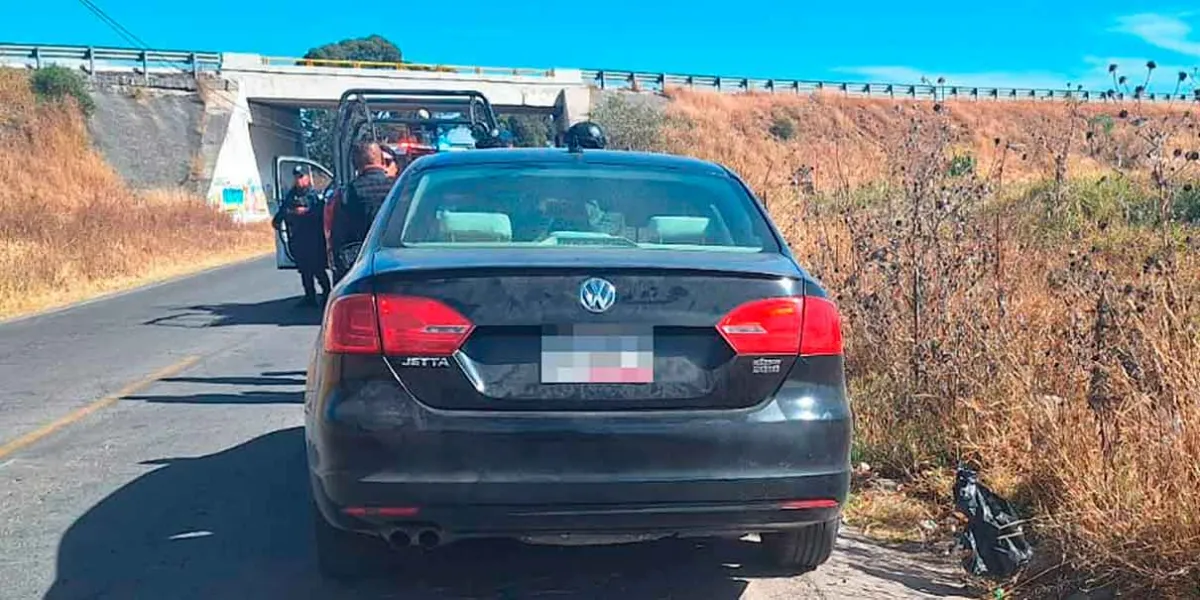 Detienen a conductor de Jetta con reporte de robo en Huejotzingo