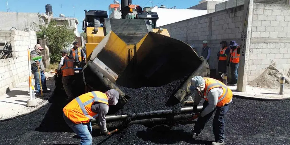 Fortalecen infraestructura vial en Puebla con la pavimentación en Bosques de Amalucan