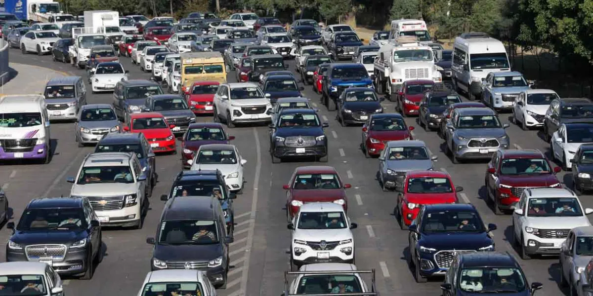 Así colocan rastreadores en autos sin que te des cuenta