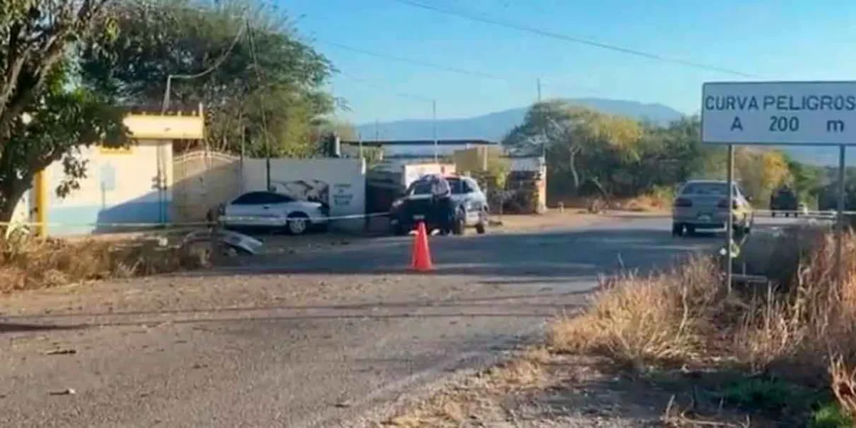 Fatal accidente en la carretera Tehuacán-Teotitlán deja un muerto y coche partido en dos