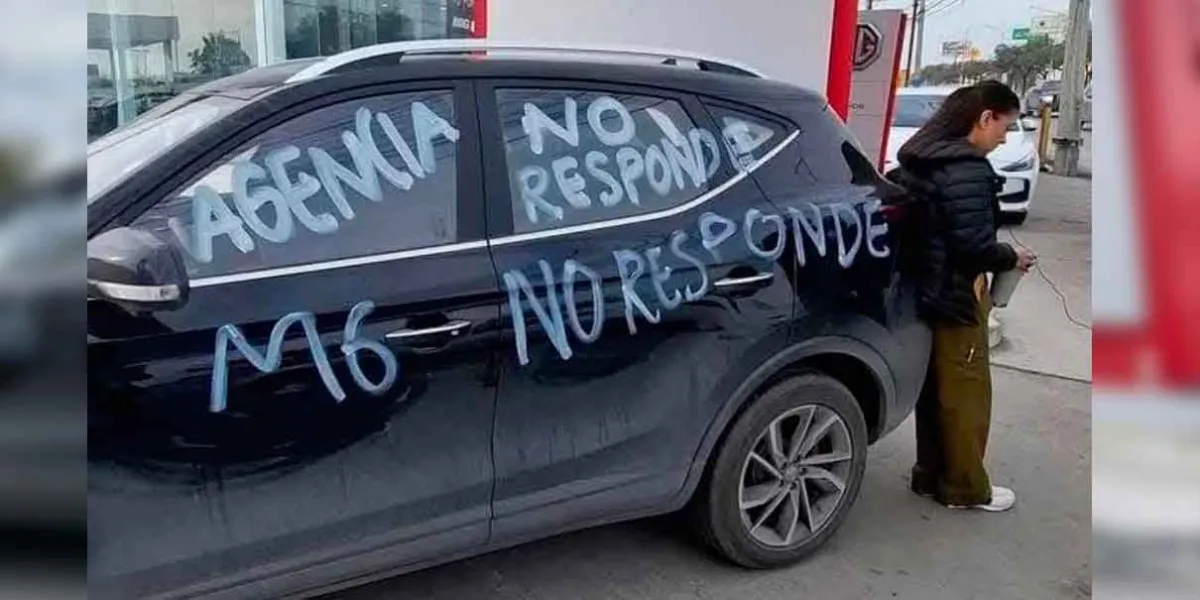 Se hace viral protesta frente a agencia por auto defectuoso chino 