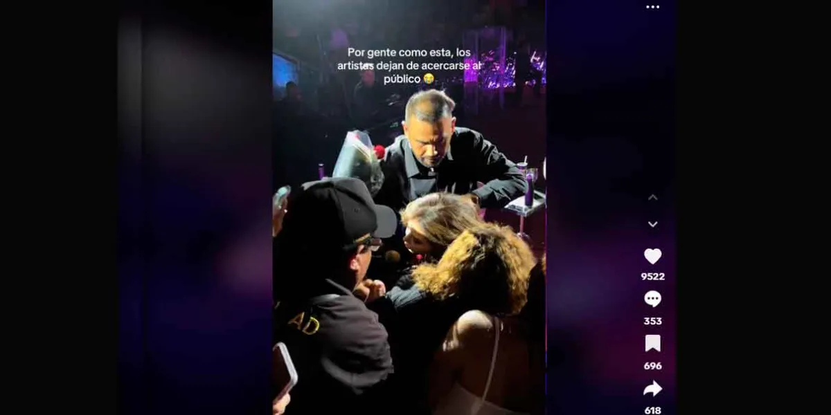 VIDEO. Fan se cuelga del cuello de Gloria Trevi 