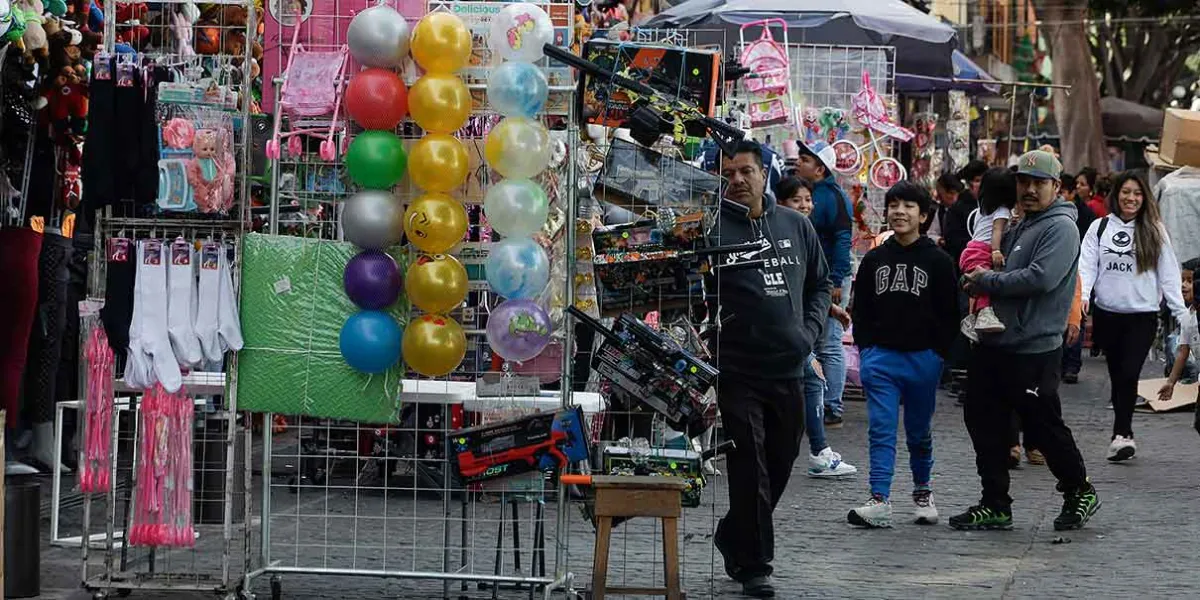 Ambulantes invaden el Centro Histórico de Puebla pese a operativos de desalojo