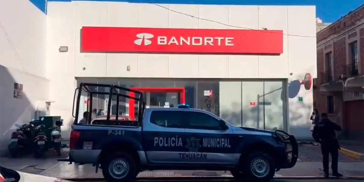 Asalto violento en banco del centro de Tehuacán: ladrón armado huye con el botín