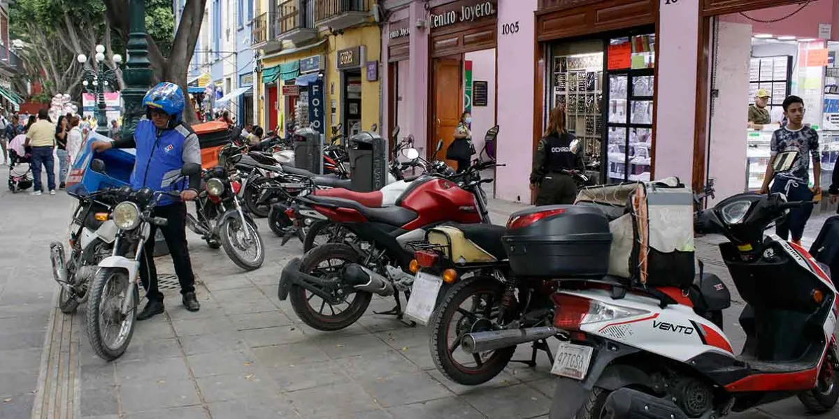 Para reducir actos delictivos, propone rotular placas de motos en cascos y chalecos