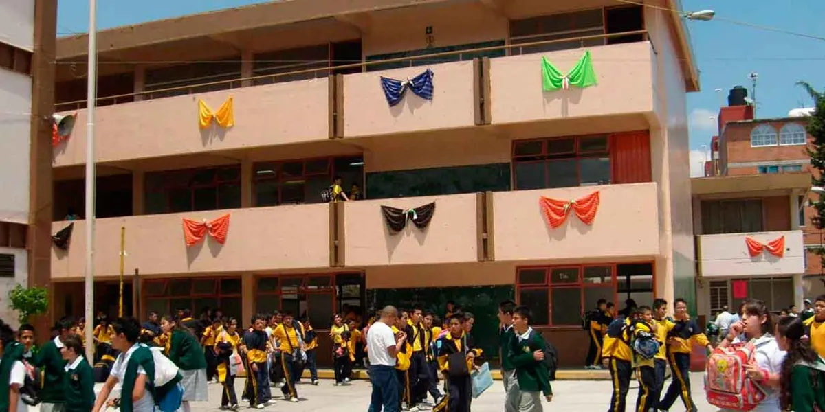 Alumna de secundaria en Iztapalapa es arrojada desde un segundo piso por su gusto por el K-pop