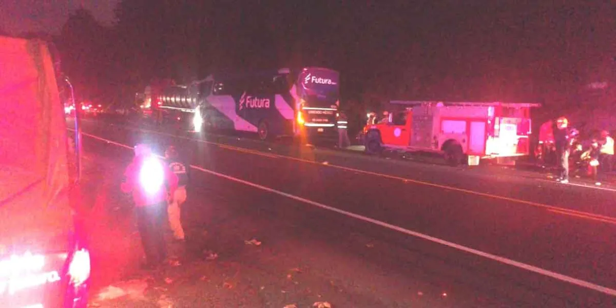 Accidente fatal en la México-Tuxpan: Autobús impacta a pipa, hay 20 heridos