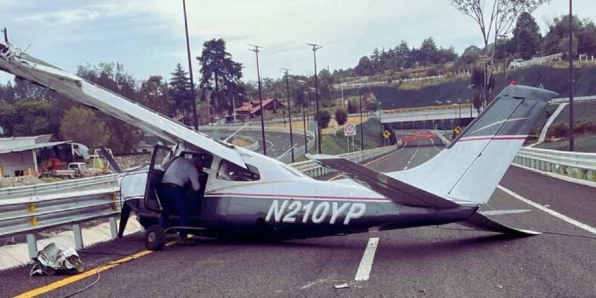 Avioneta realiza aterrizaje de emergencia en la carretera Real del Monte-Huasca, en Hidalgo