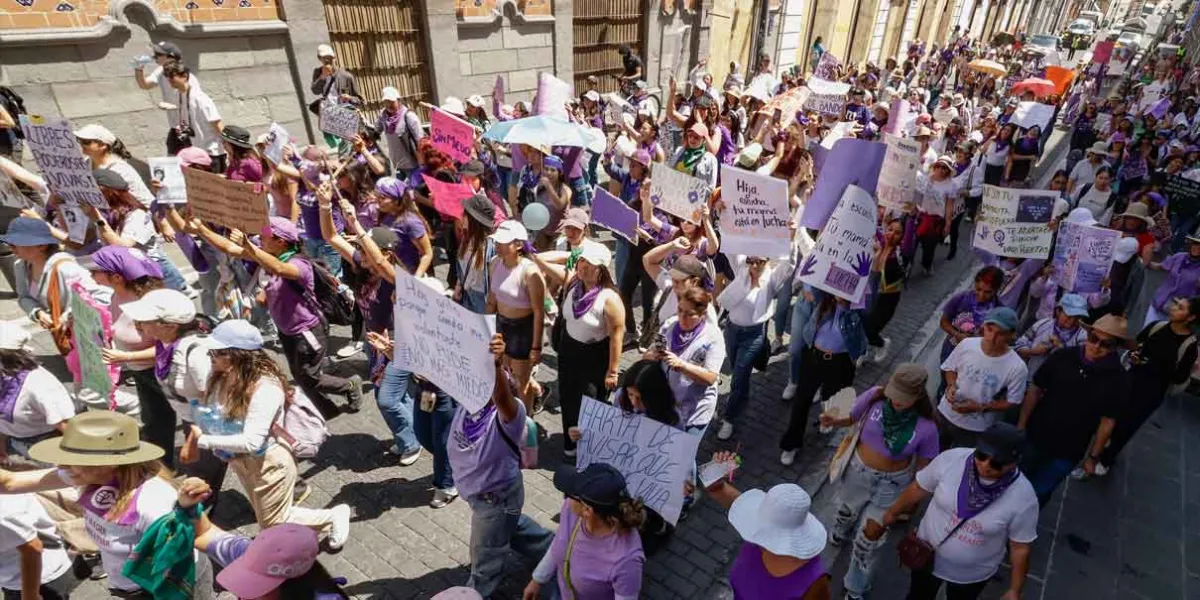 Voz de las desaparecidos y feminicidios resuena en el 8M en Puebla