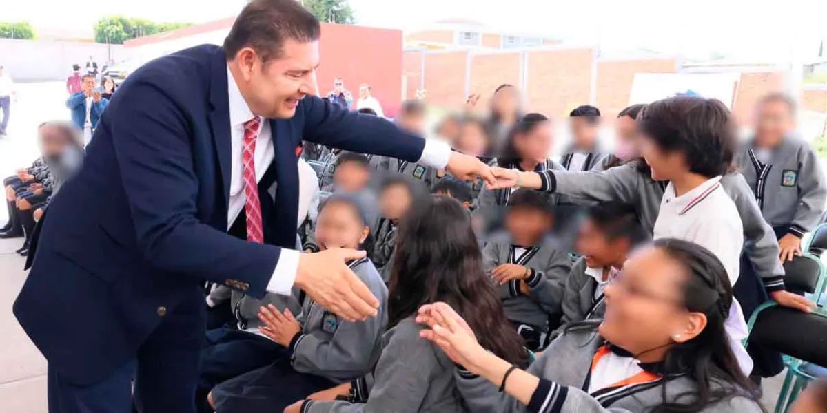 Un regreso con historia: El gobernador Alejandro Armenta visita su alma máter