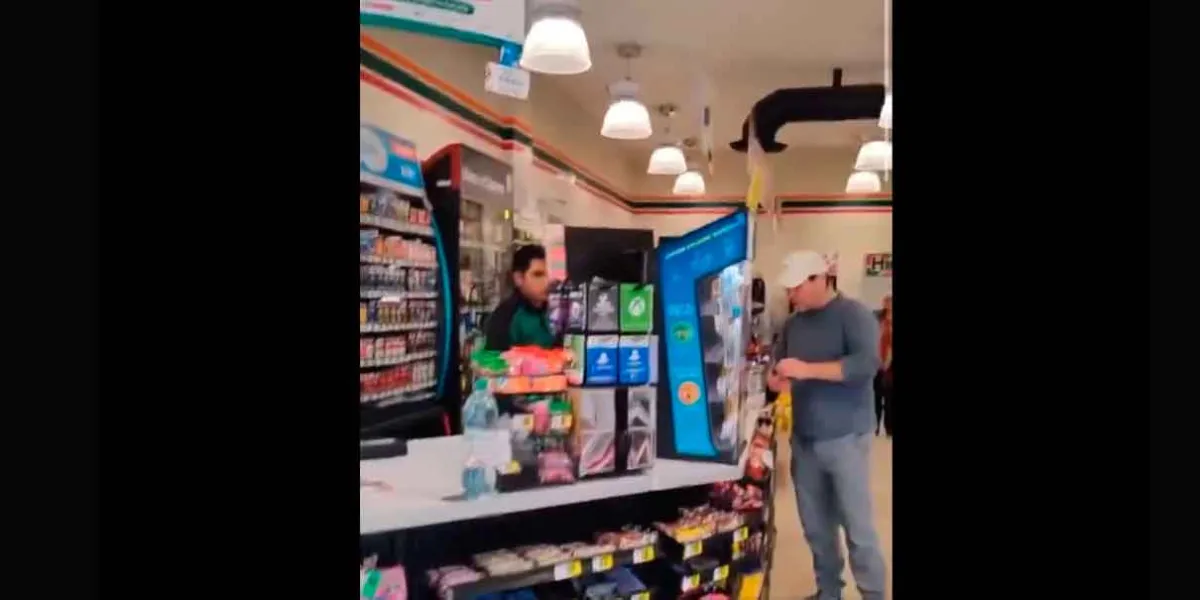Cliente agrede a empleado por falta de cambio y el caso se vuelve vira