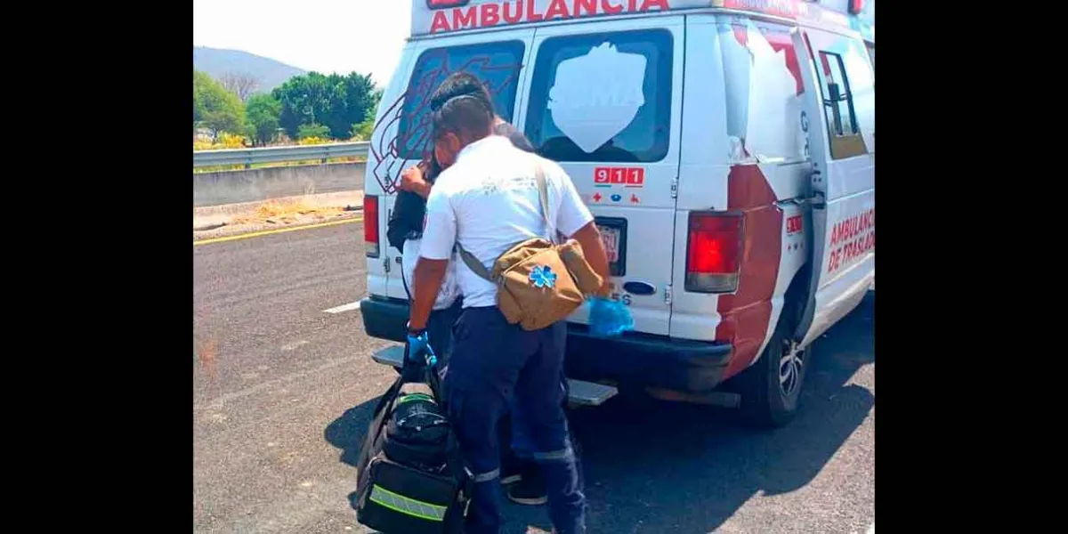 Familia de Huaquechula sufre volcadura dejando cuatro heridos, entre ellos dos menores