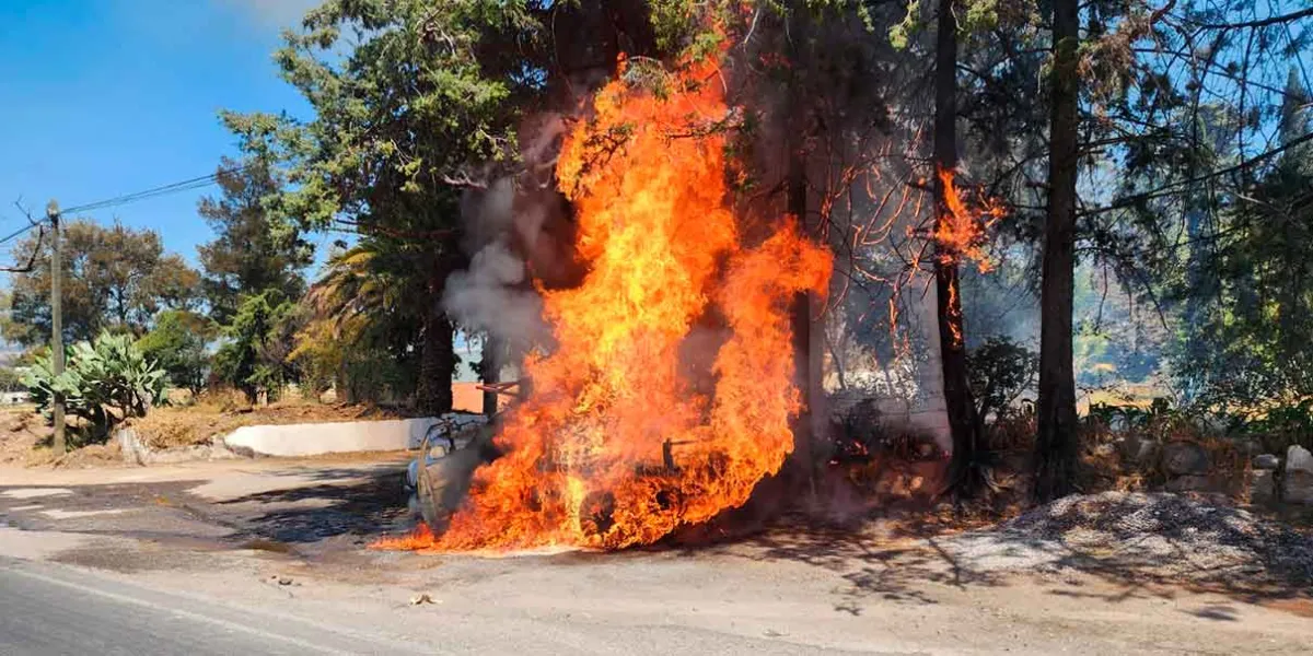 Camioneta se incendia en Tlahuapan: Descarta PC trasiego de combustible ilícito