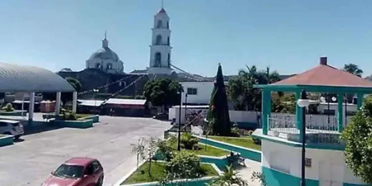 Acusan al alcalde de Teotlalco de incumplir sanción por violencia política
