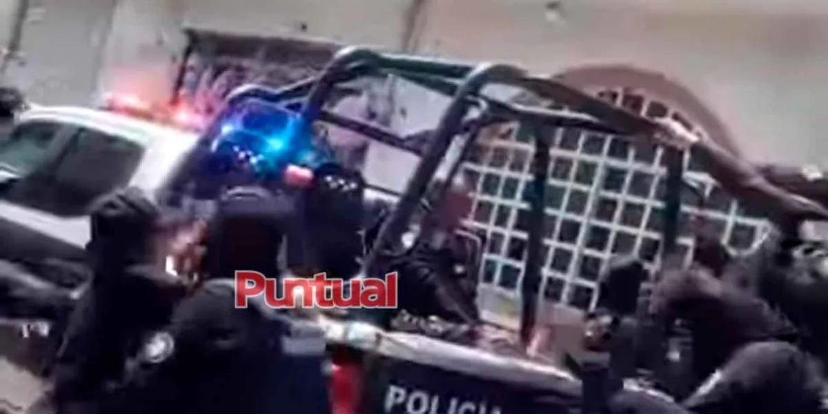 Operativo policial en Tlanalapan deriva en detenciones e intento de obstrucción