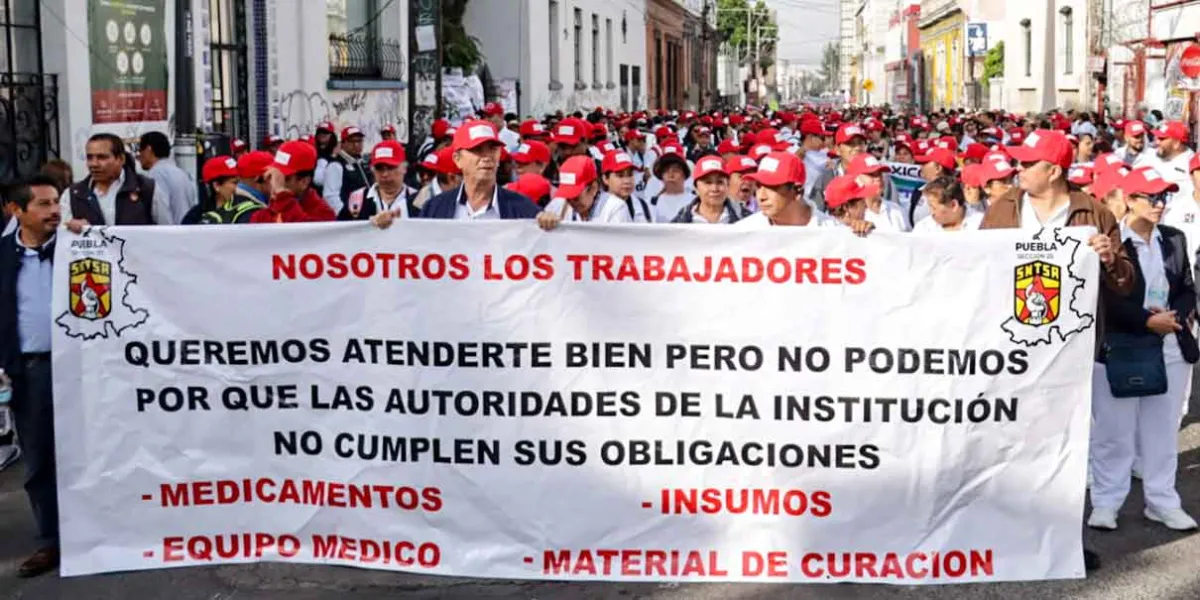 Marcha y plantón de trabajadores de Salud; denuncian carencia y falta de medicinas