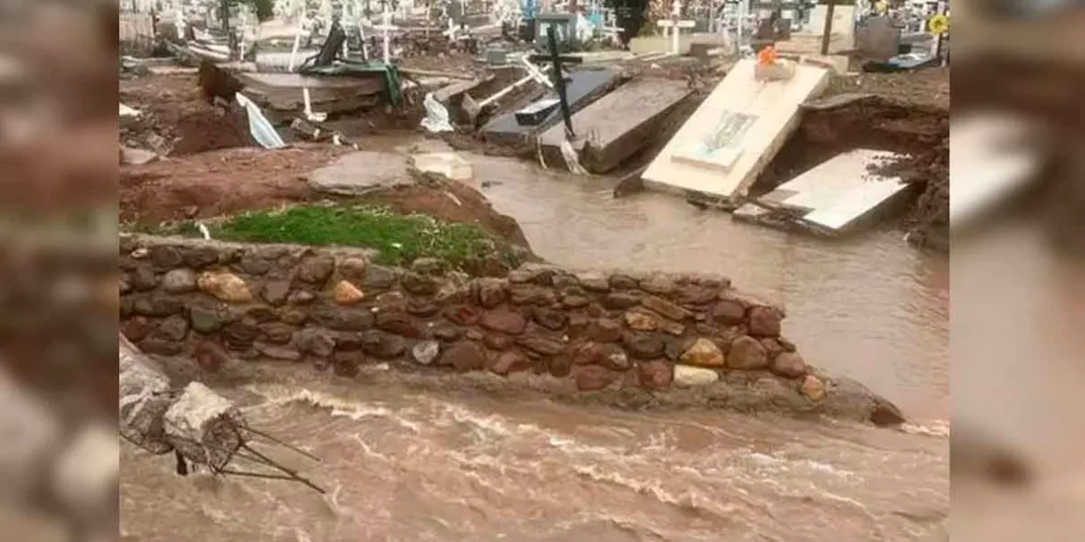 Tormenta desborda arroyo en Chihuahua: arrastra tumbas, expone cuerpos y causa alarma en El Porvenir