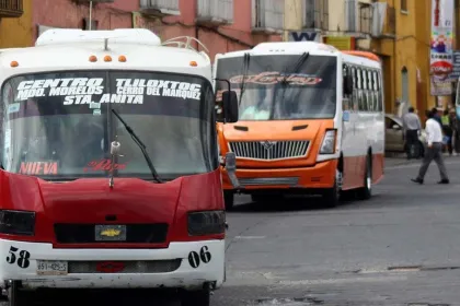 Adeudos impiden a transportistas reemplacar 2 mil unidades