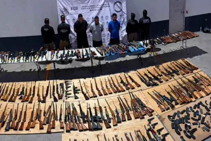 De Texas a NL: hallan 210 armas ocultas en dos semirremolques