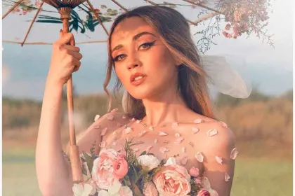 Carolina Ross lanza su nuevo tema “Brillas”
