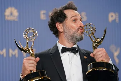 ‘Widow’s Bay’ arrasa en los Emmy 2026 con 14 premios y rompe récord histórico