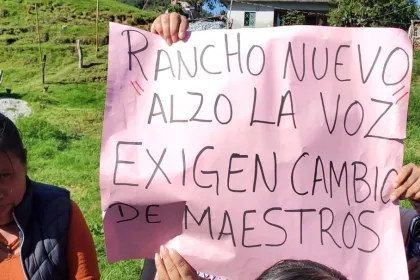Alumnos siguen sin clases por protesta de padres en Chichiquila