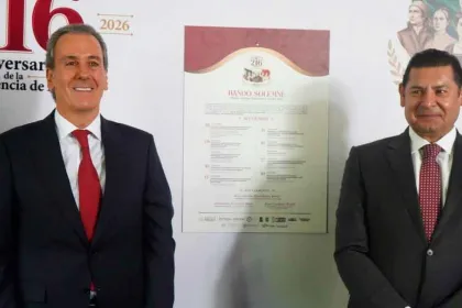 Armenta y Chedraui colocan Bando Solemne de Fiestas Patrias 2026