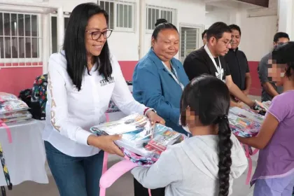 Benefician a 5 mil alumnos de primaria con kits escolares en Atlixco