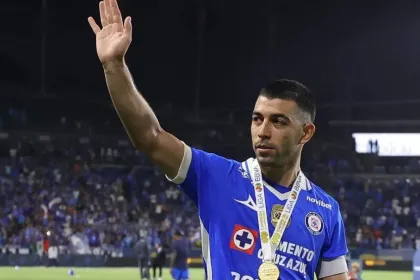 Erik Lira seguirá en Cruz Azul tras frustrarse su fichaje al Mónaco