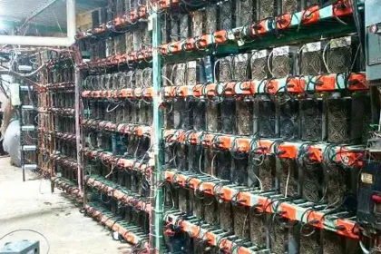 Hallan 300 computadoras minando criptomonedas y una enorme infraestructura eléctrica en Tlaola