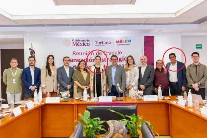 Familiar directo de la Secretaria de Turismo impulsa eventos de peleas de gallos