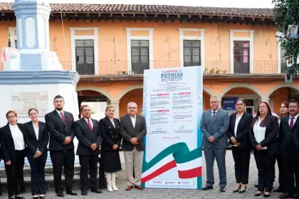 Inician en Huauchinango las celebraciones del Mes Patrio con el Izamiento de Bandera y Firma de Bandos Solemnes