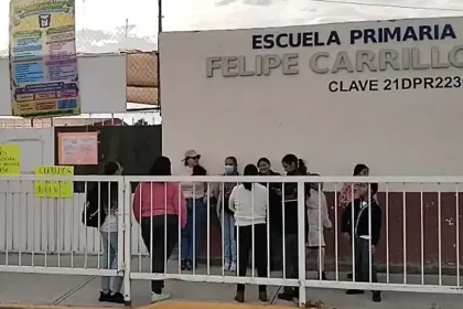 Padres protestan en primaria de Atlixco; exigen maestro tras meses sin docente