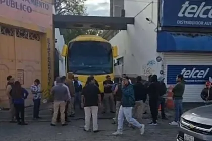 Trabajadores de Palalia’s frenan operación de autobuses ORO en Atlixco