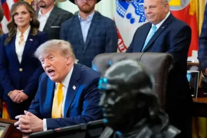 Trump pone bajo revisión la protección federal del lobo mexicano