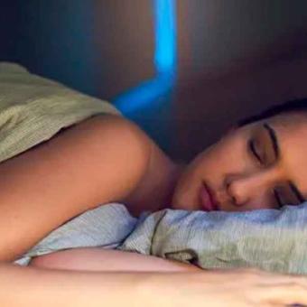 Dormir de lado: una postura avalada por la ciencia para mejorar la salud