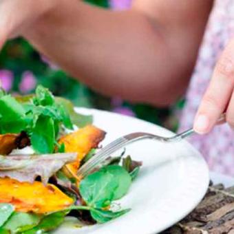 Alimentación infantil saludable podría retrasar la menstruación, según estudio 