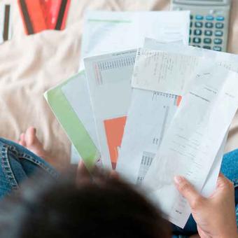 ¿Qué es el estrés financiero y cómo afecta tu salud física, mental y social?
